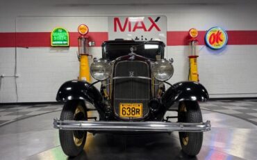 Ford-Model-18-1932-Sedan-3