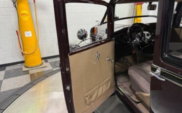 Ford-Model-18-1932-Sedan-30