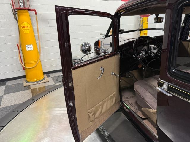 Ford-Model-18-1932-Sedan-30