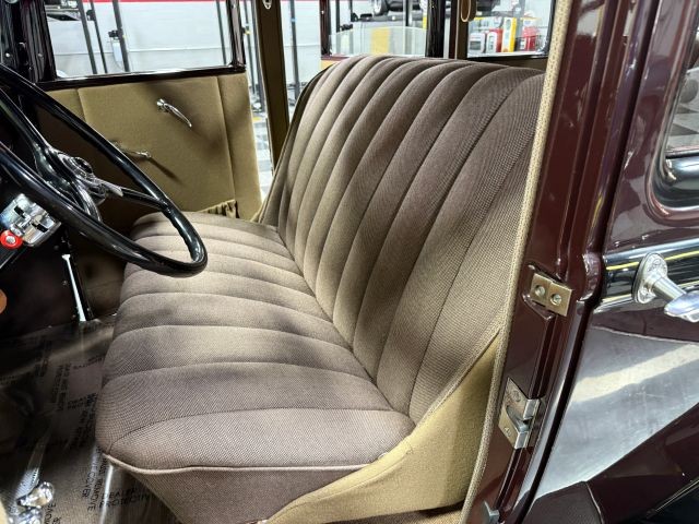 Ford-Model-18-1932-Sedan-33