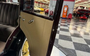 Ford-Model-18-1932-Sedan-35