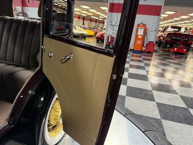 Ford-Model-18-1932-Sedan-35