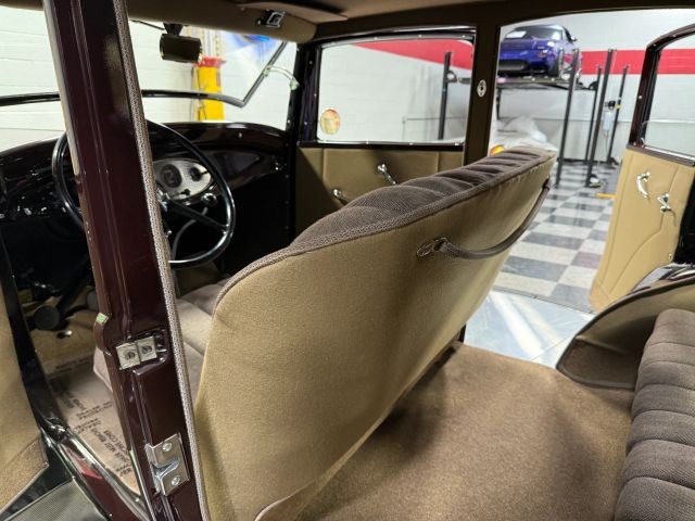 Ford-Model-18-1932-Sedan-37