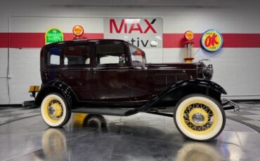 Ford-Model-18-1932-Sedan