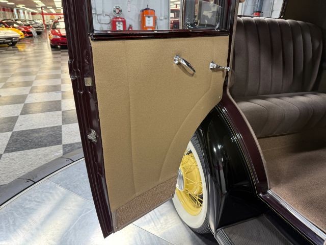 Ford-Model-18-1932-Sedan-38
