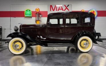 Ford-Model-18-1932-Sedan-6