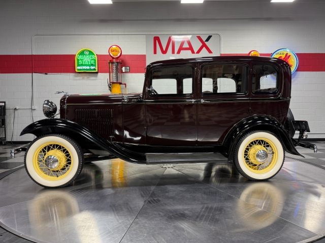 Ford-Model-18-1932-Sedan-6