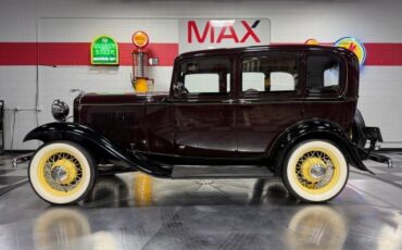 Ford-Model-18-1932-Sedan-7