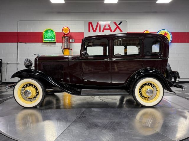 Ford-Model-18-1932-Sedan-7