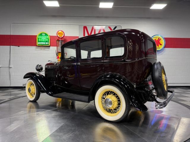 Ford-Model-18-1932-Sedan-8