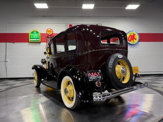 Ford-Model-18-1932-Sedan-9