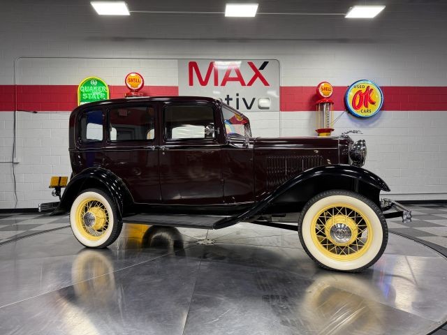 Ford-Model-18-1932-Sedan