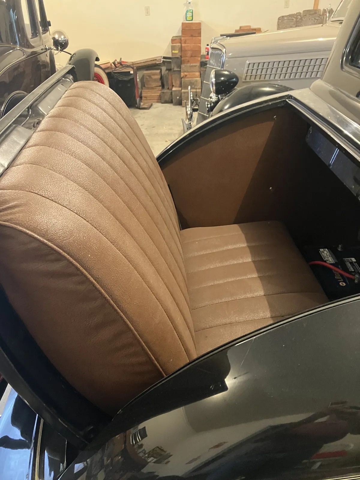 Ford-Model-40-1934-Black-Tan-12