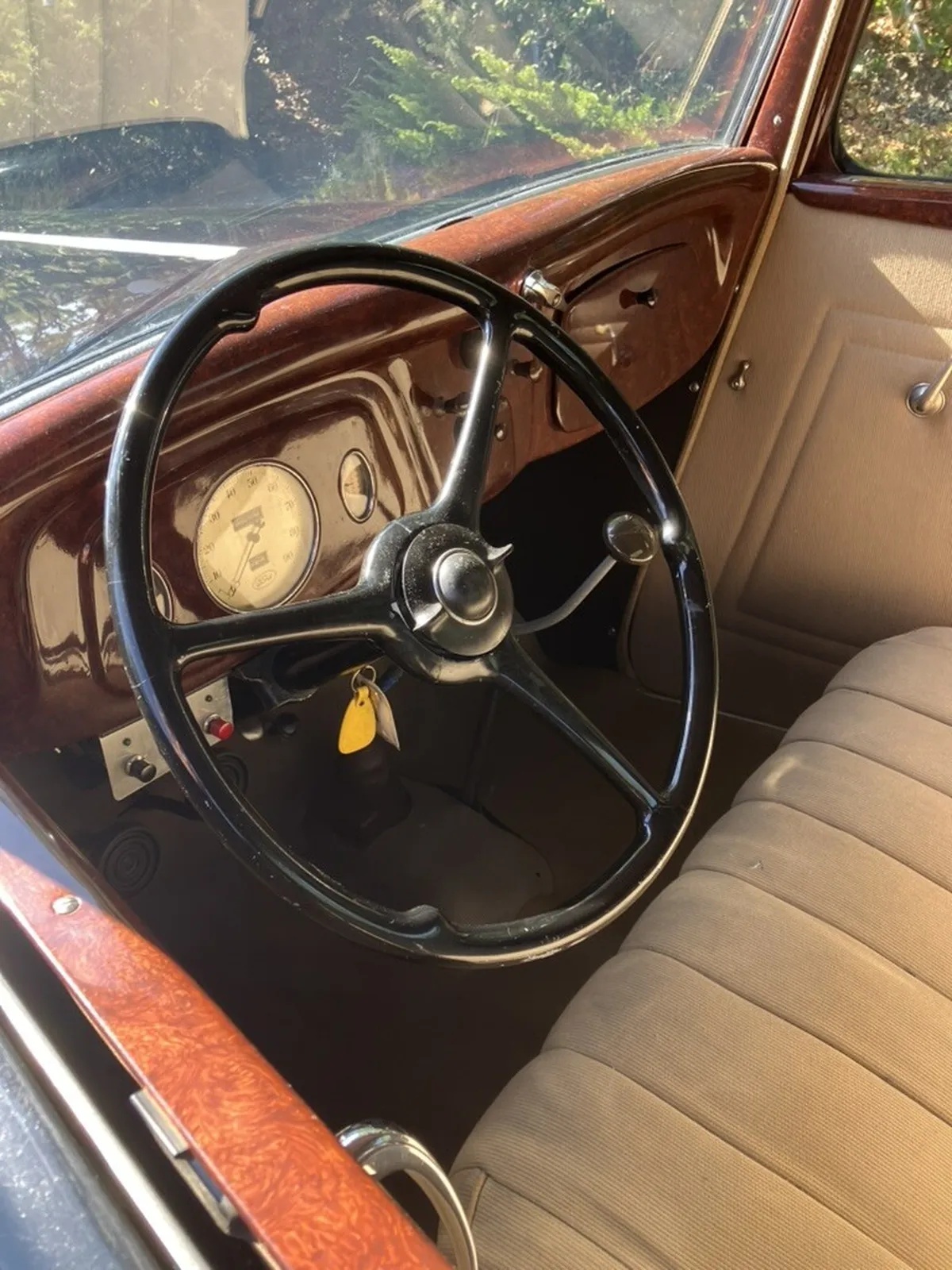 Ford-Model-40-1934-Black-Tan-13