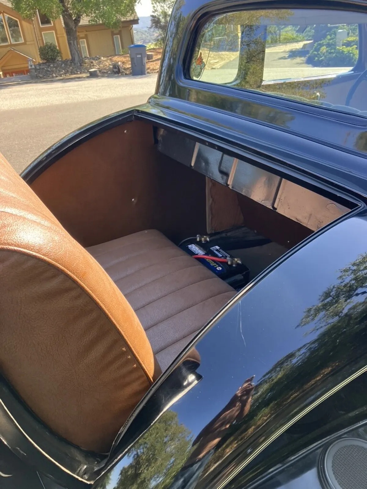 Ford-Model-40-1934-Black-Tan-3