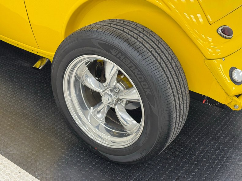 Ford-Model-40-1934-Yellow-Red-11