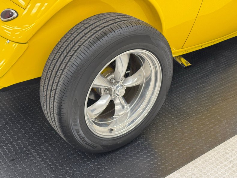 Ford-Model-40-1934-Yellow-Red-13