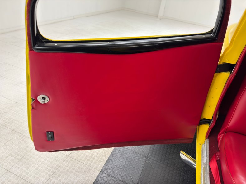Ford-Model-40-1934-Yellow-Red-31
