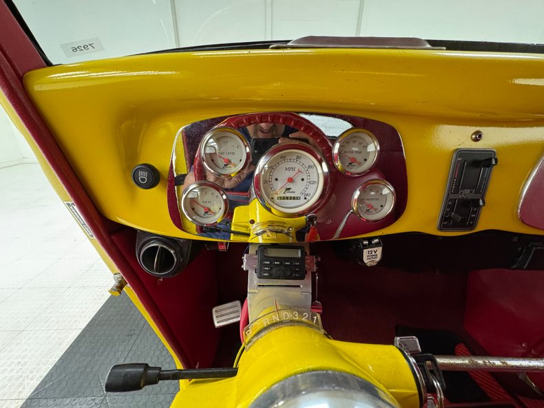Ford-Model-40-1934-Yellow-Red-37