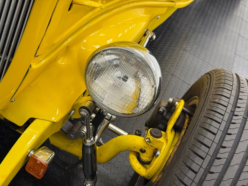 Ford-Model-40-1934-Yellow-Red-7