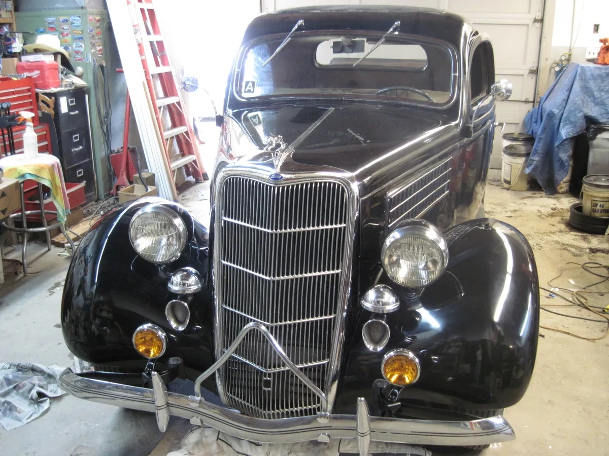 Ford-Model-48-1935-Black-Tan-10