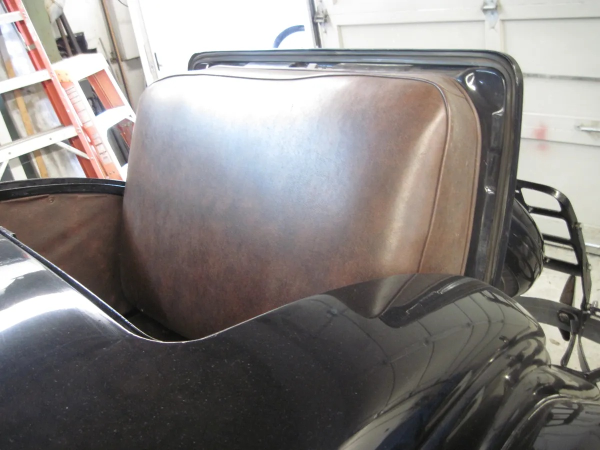Ford-Model-48-1935-Black-Tan-12