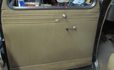 Ford-Model-48-1935-Black-Tan-3