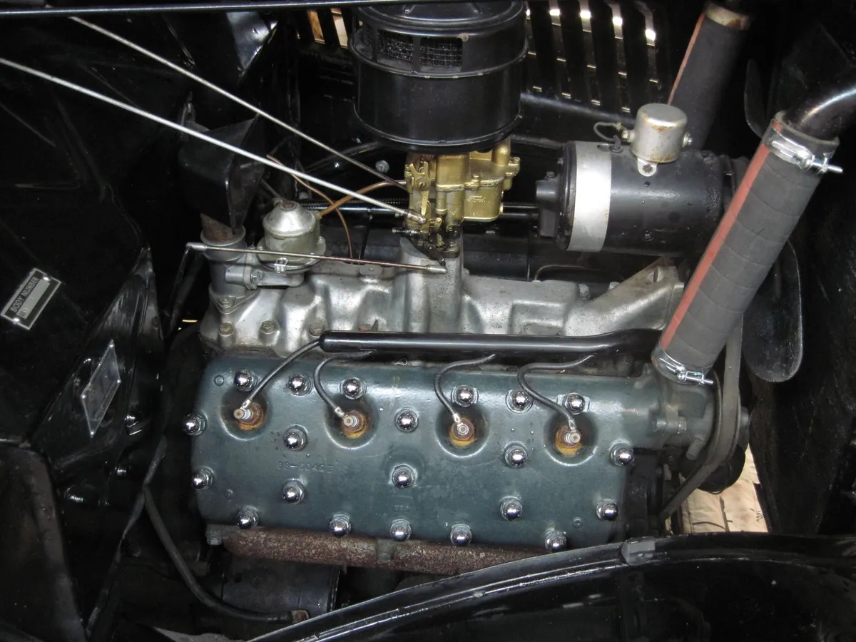 Ford-Model-48-1935-Black-Tan-8
