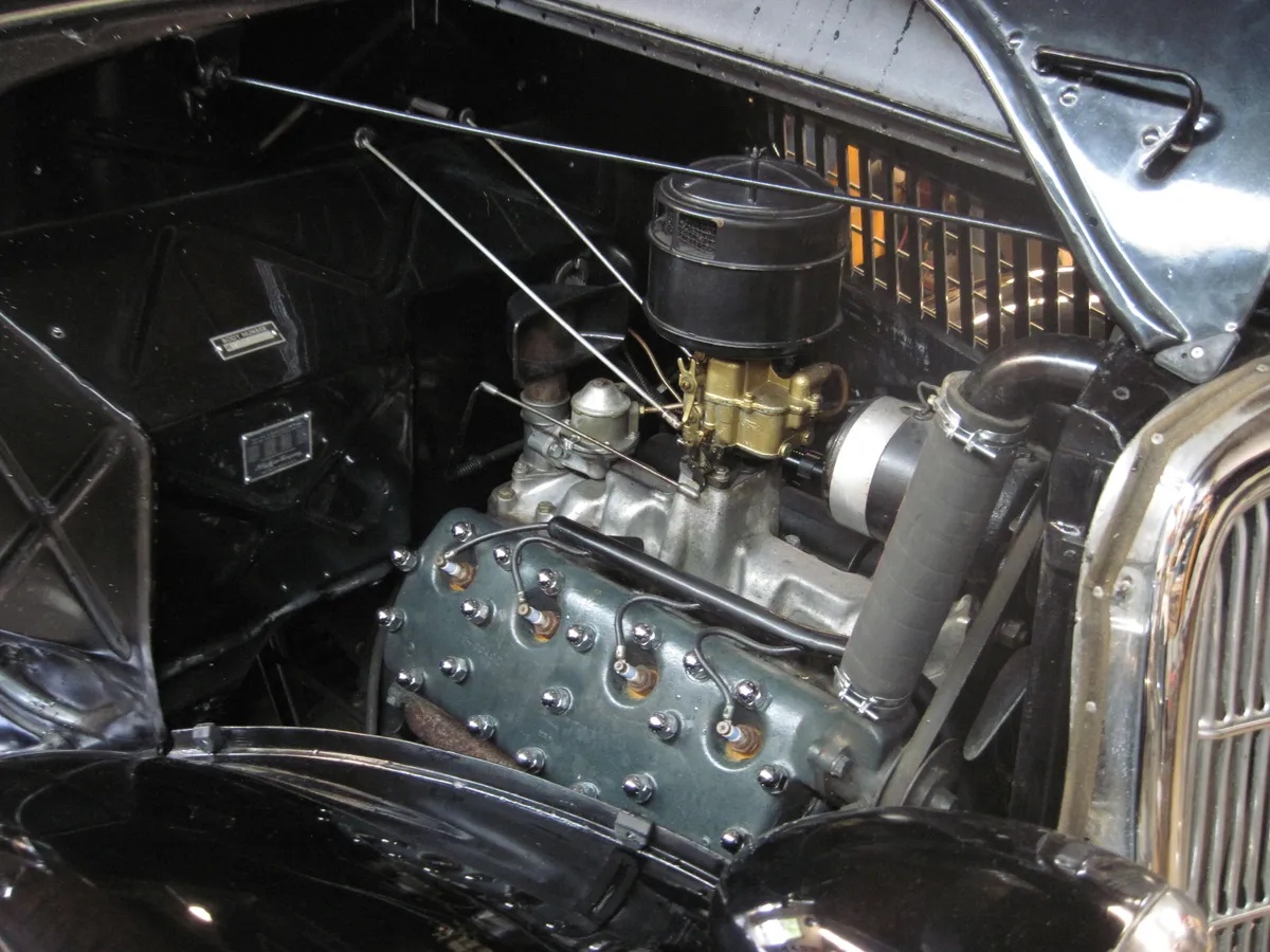 Ford-Model-48-1935-Black-Tan-9