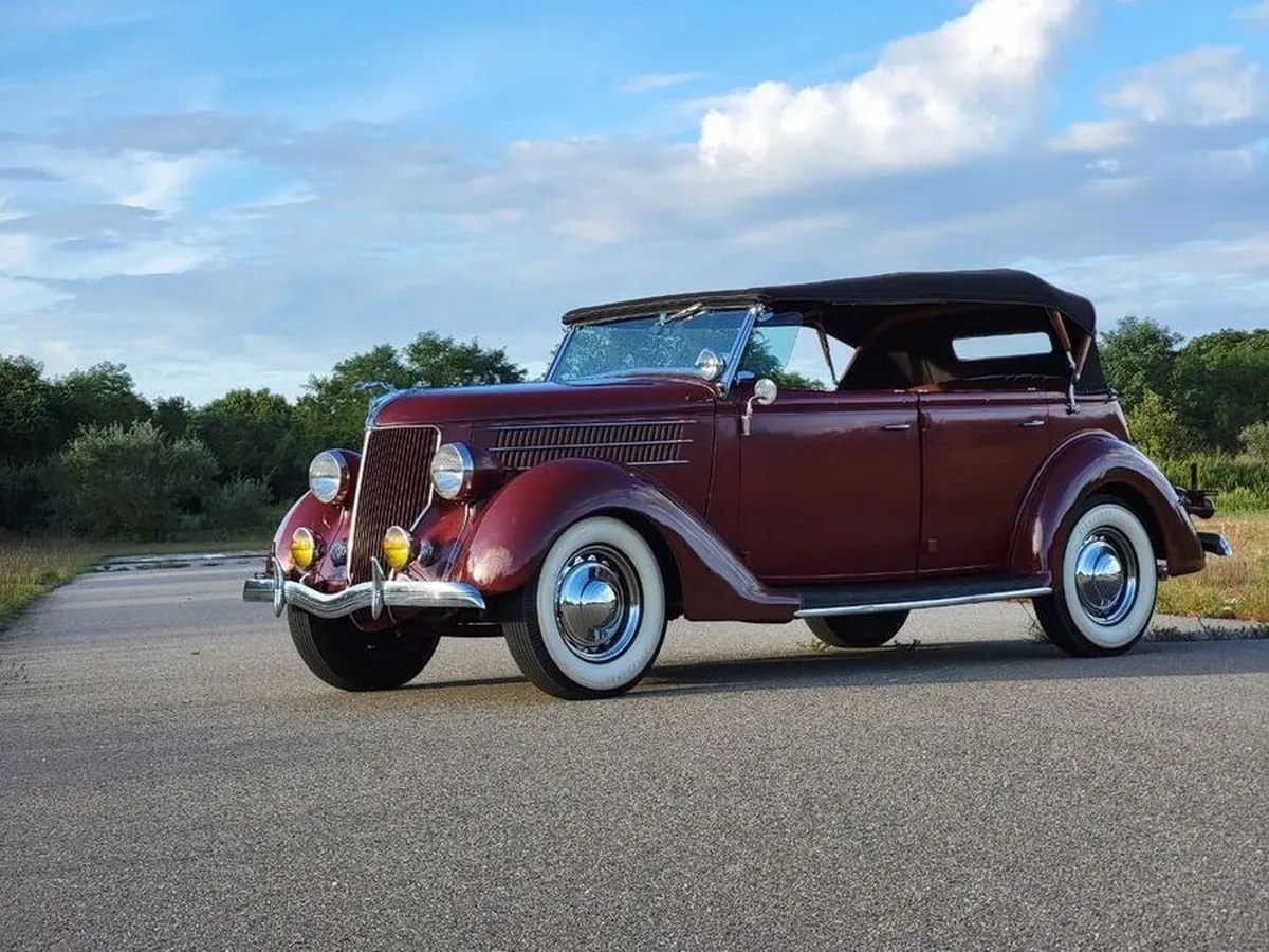 Ford-Model-68-1936-Maroon-Saddle-10