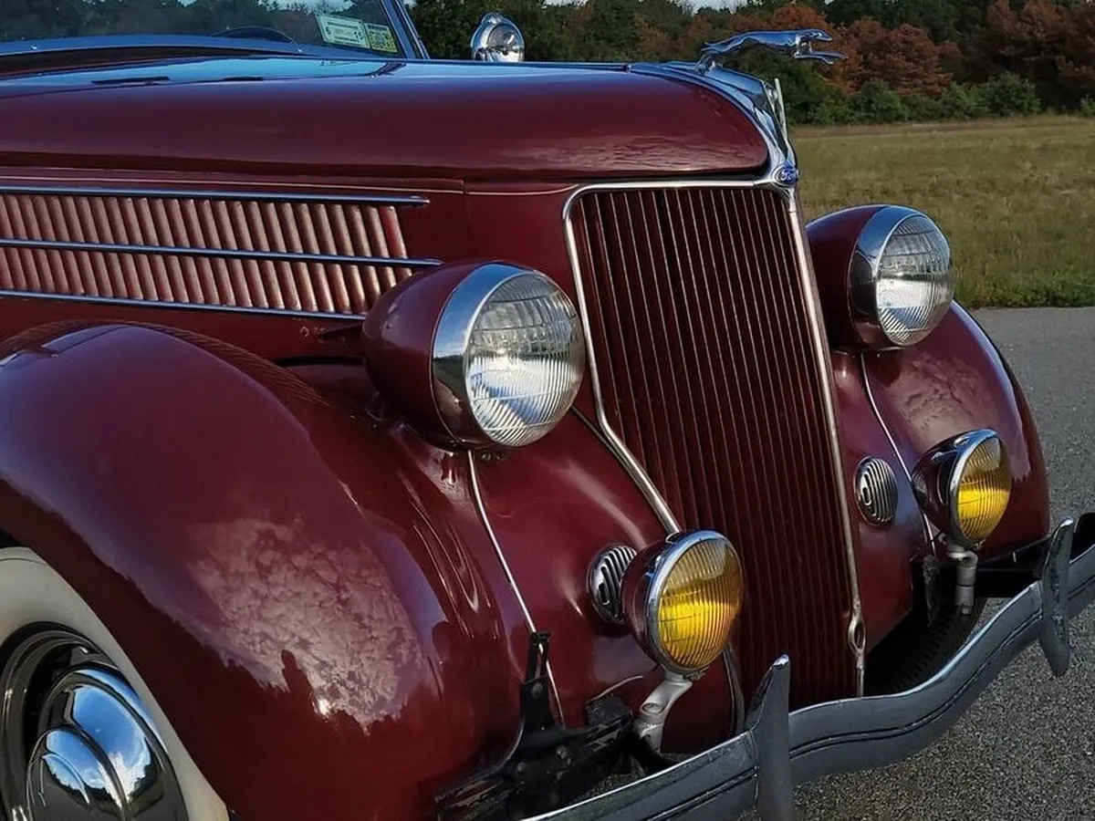 Ford-Model-68-1936-Maroon-Saddle-11