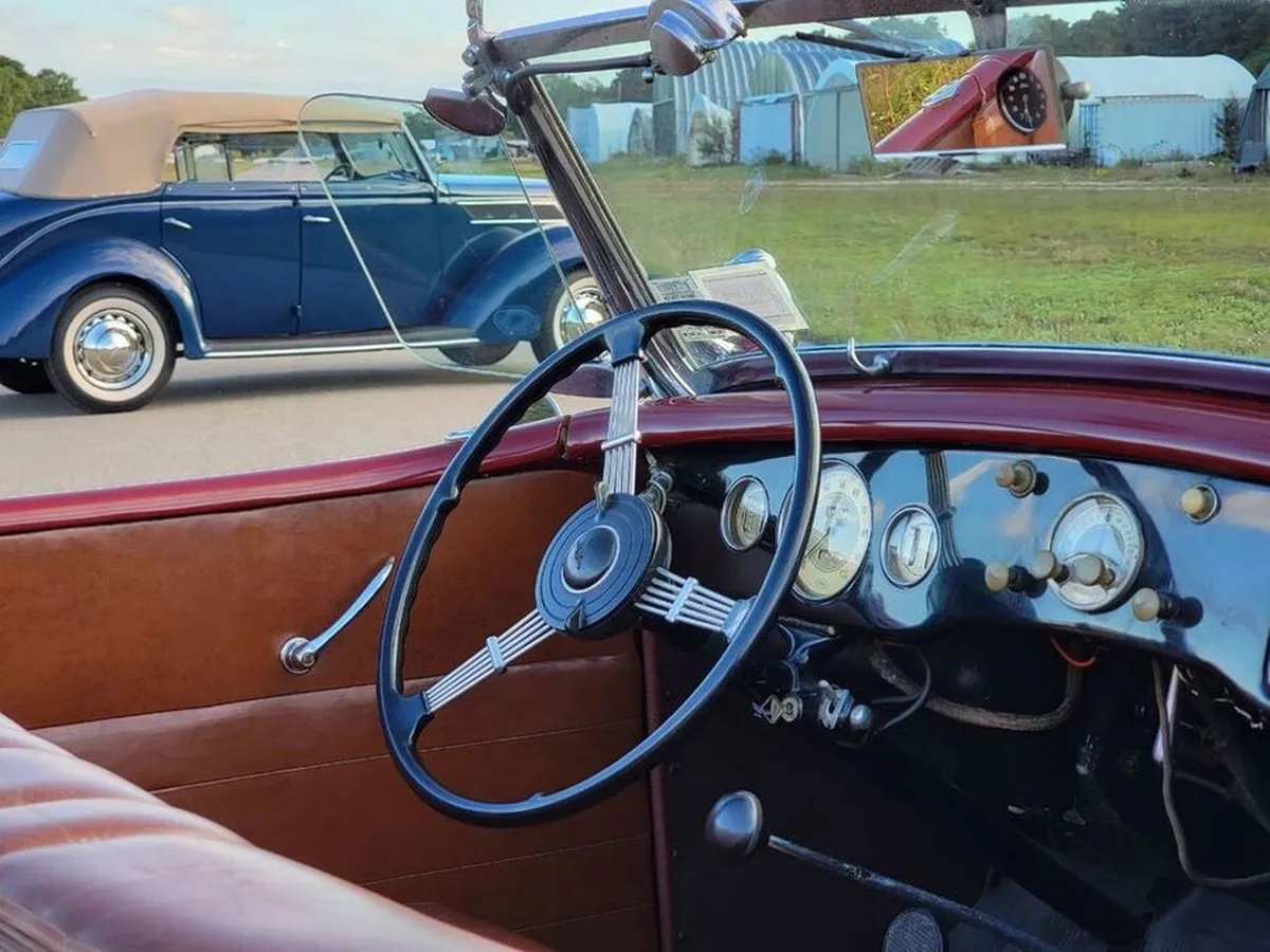 Ford-Model-68-1936-Maroon-Saddle-12