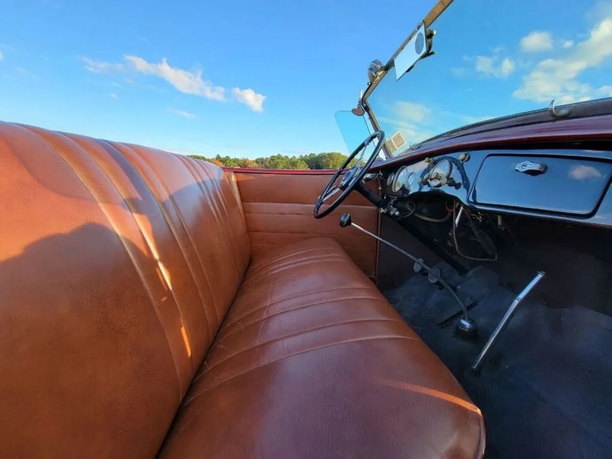 Ford-Model-68-1936-Maroon-Saddle-13