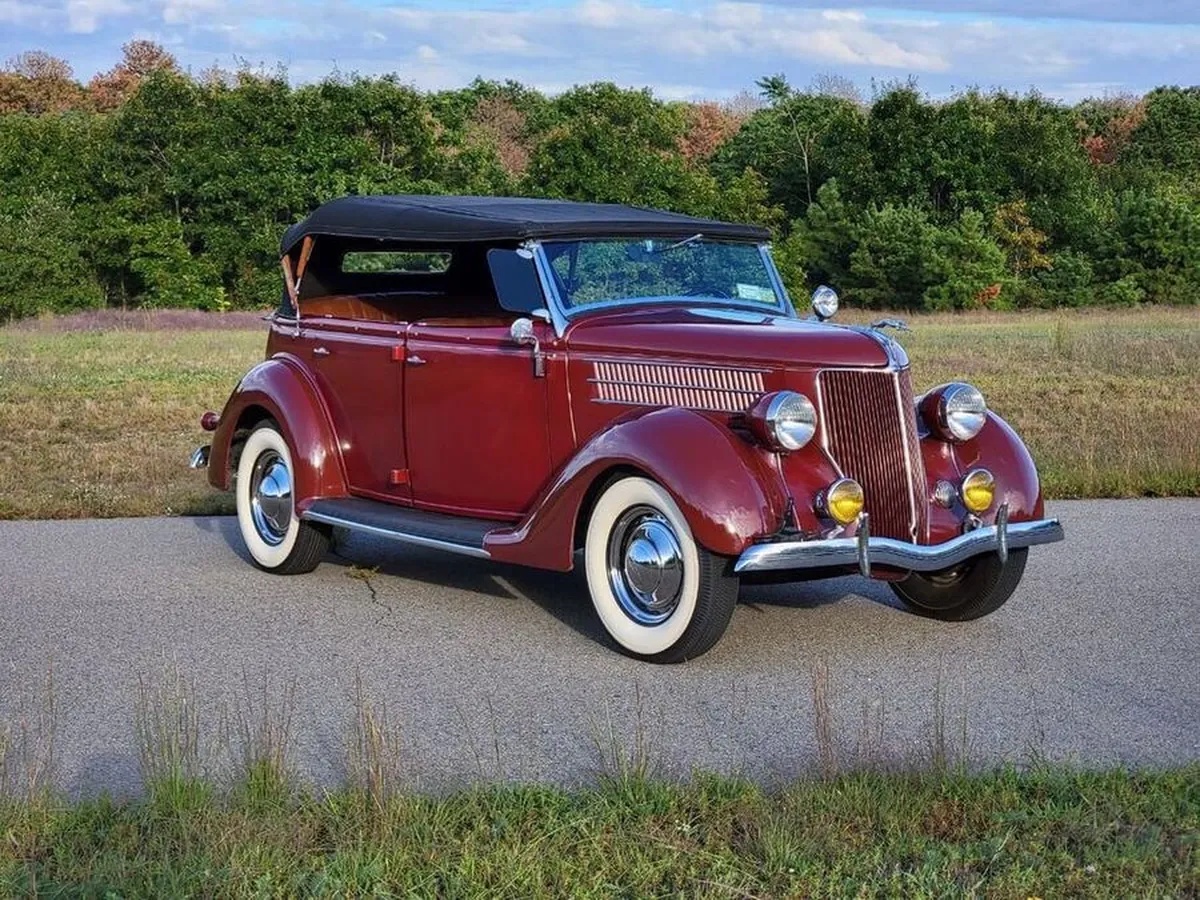 Ford-Model-68-1936-Maroon-Saddle-14