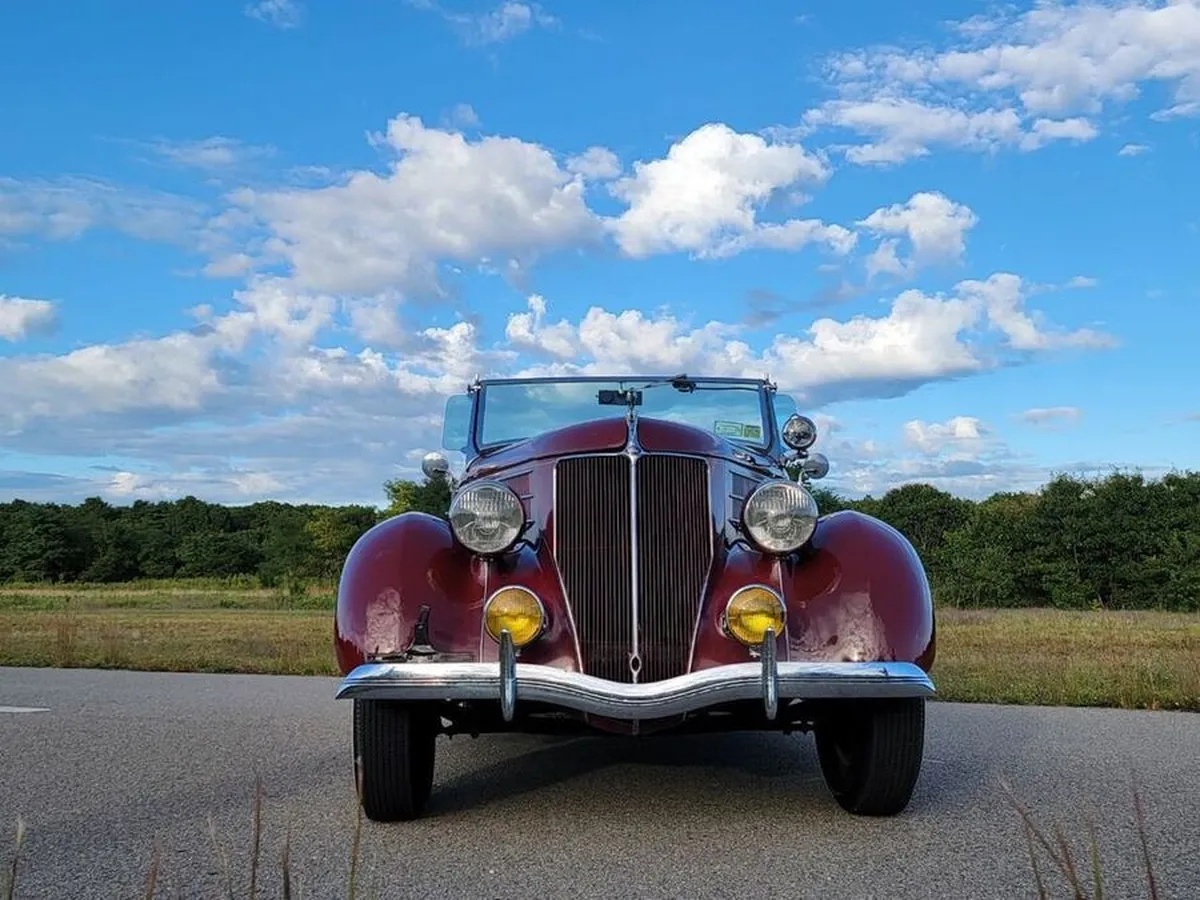 Ford-Model-68-1936-Maroon-Saddle-15