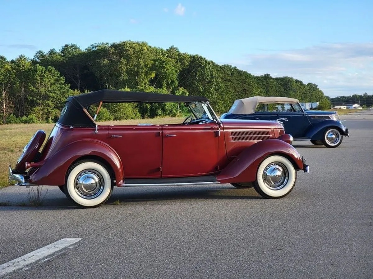 Ford-Model-68-1936-Maroon-Saddle-18