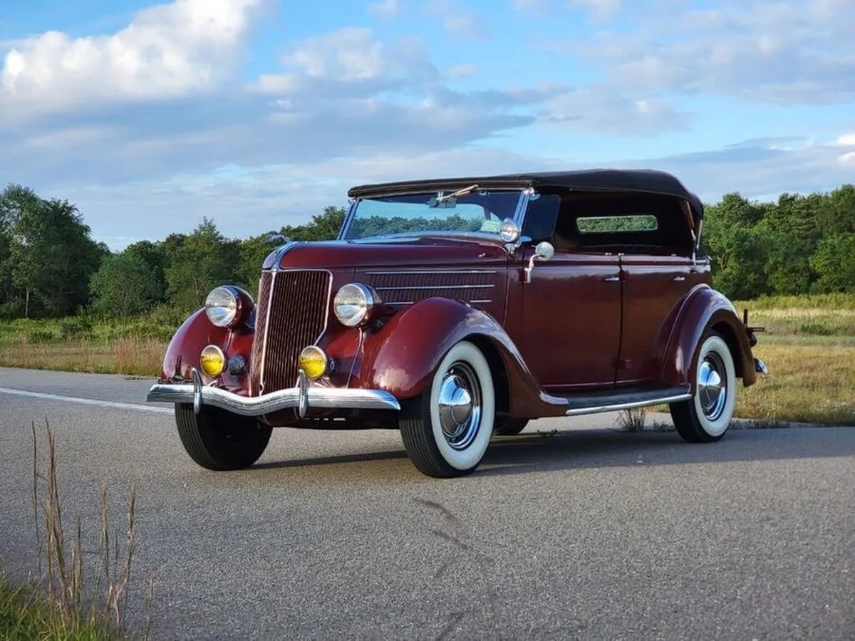 Ford-Model-68-1936-Maroon-Saddle-2