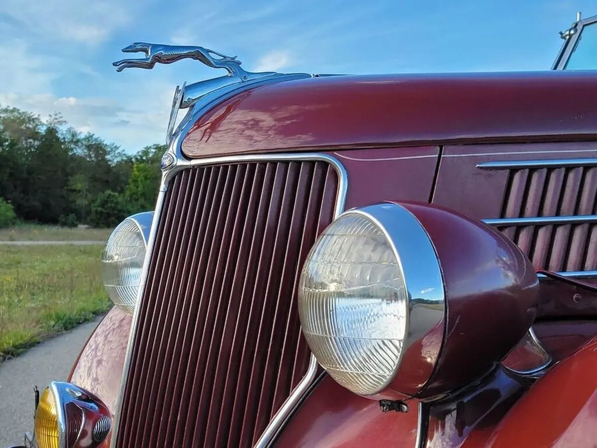Ford-Model-68-1936-Maroon-Saddle-3