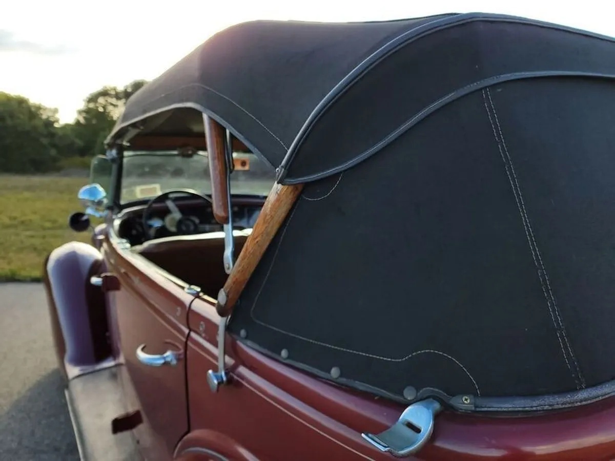 Ford-Model-68-1936-Maroon-Saddle-7