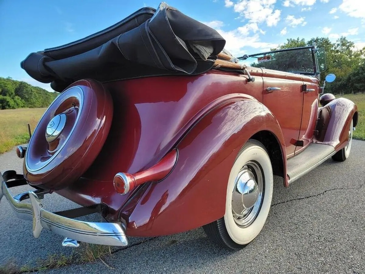 Ford-Model-68-1936-Maroon-Saddle-9