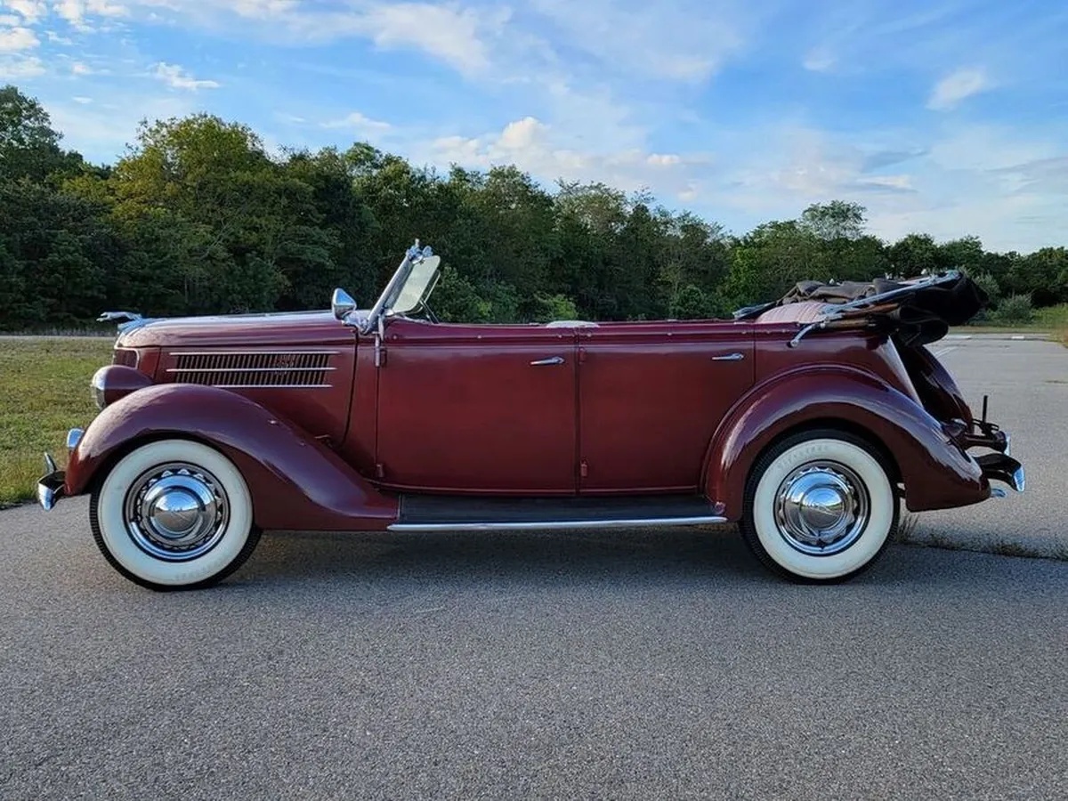 Ford-Model-68-1936-Maroon-Saddle