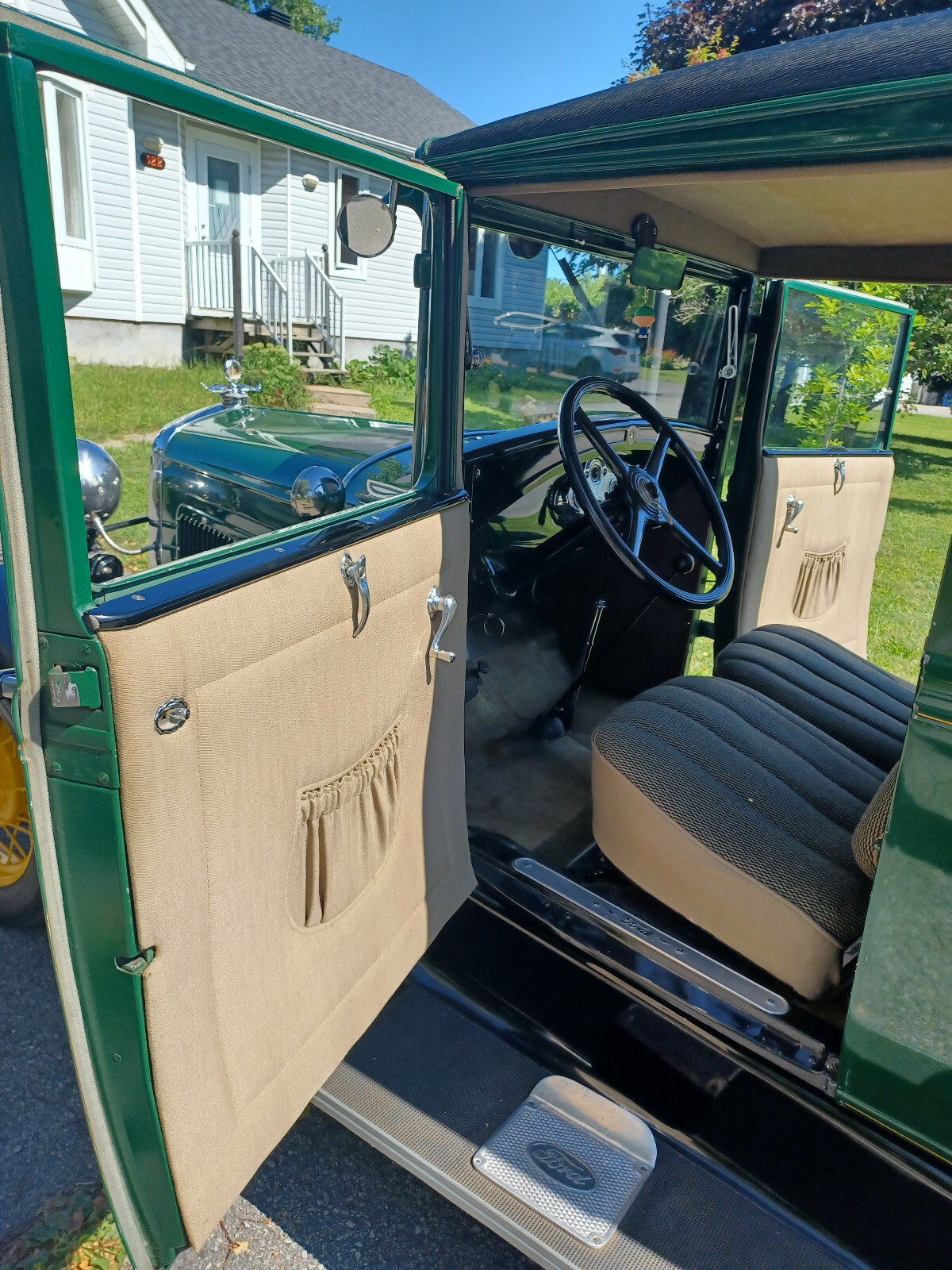 Ford-Model-A-1930-Sedan-19