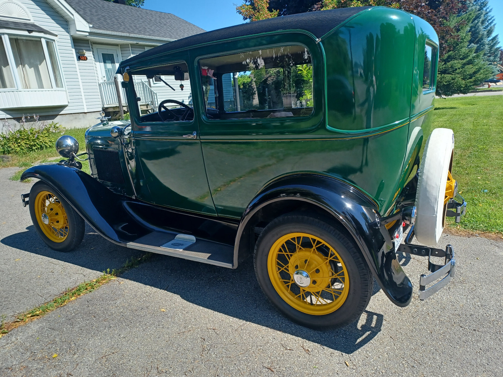 Ford-Model-A-1930-Sedan-2
