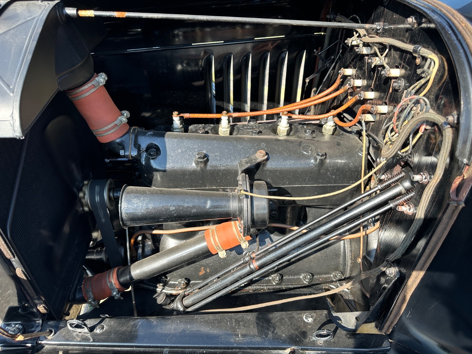 Ford-Model-T-1920-Convertible-11