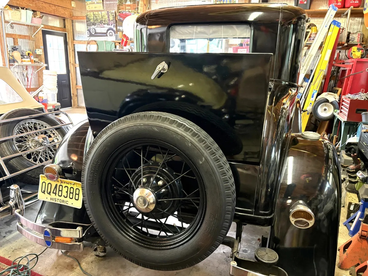 Ford-Model-a-1929-Black-Brown-2