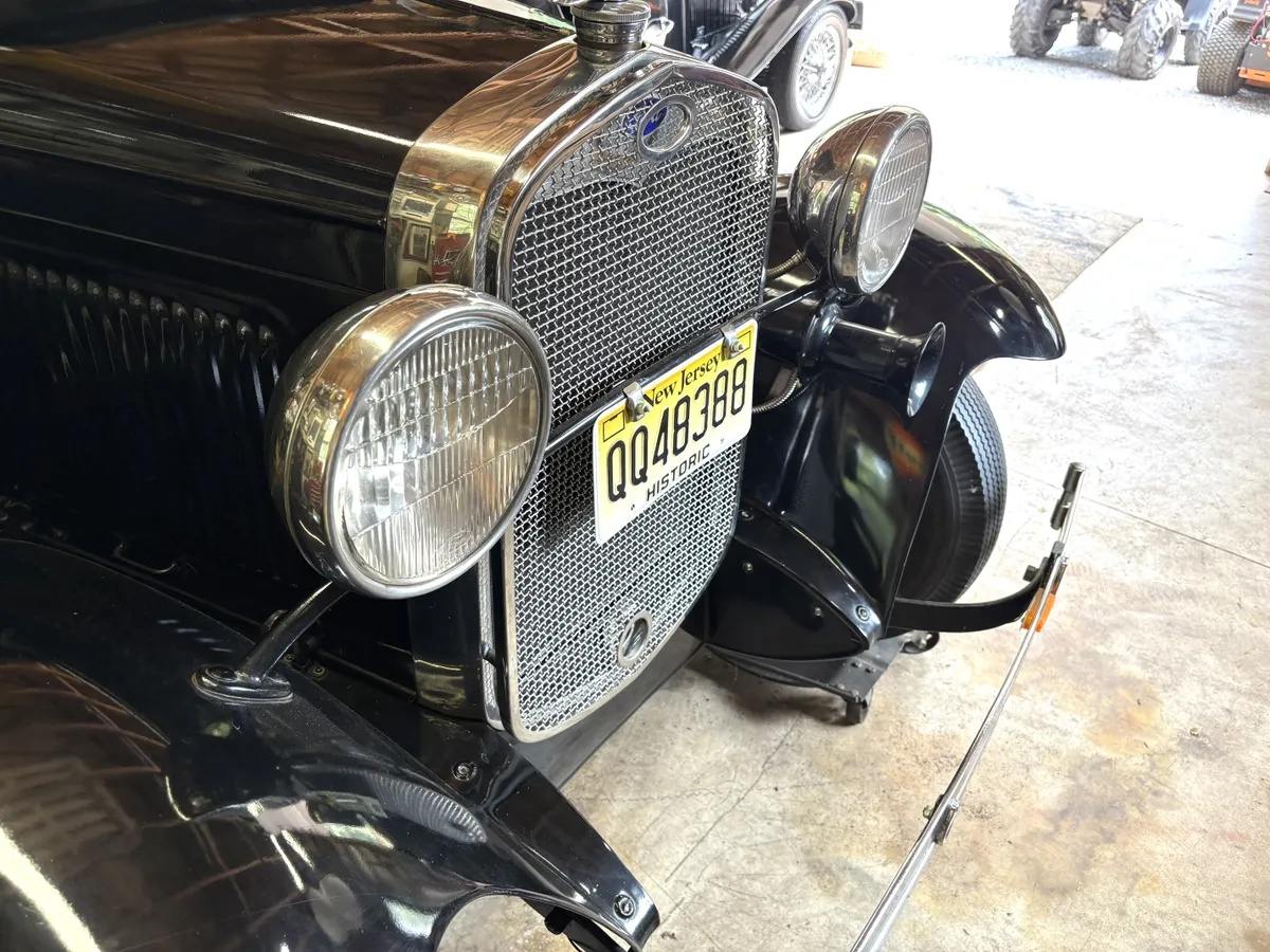Ford-Model-a-1929-Black-Brown-3