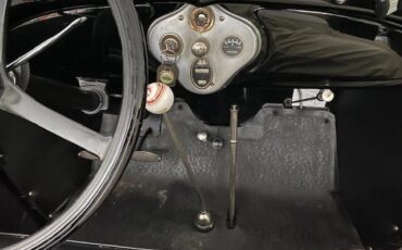 Ford-Model-a-1929-Black-Brown-Leather-2