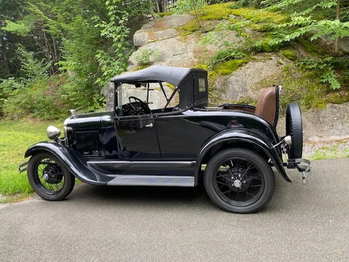 Ford-Model-a-1929-Black-Brown-Leather-4