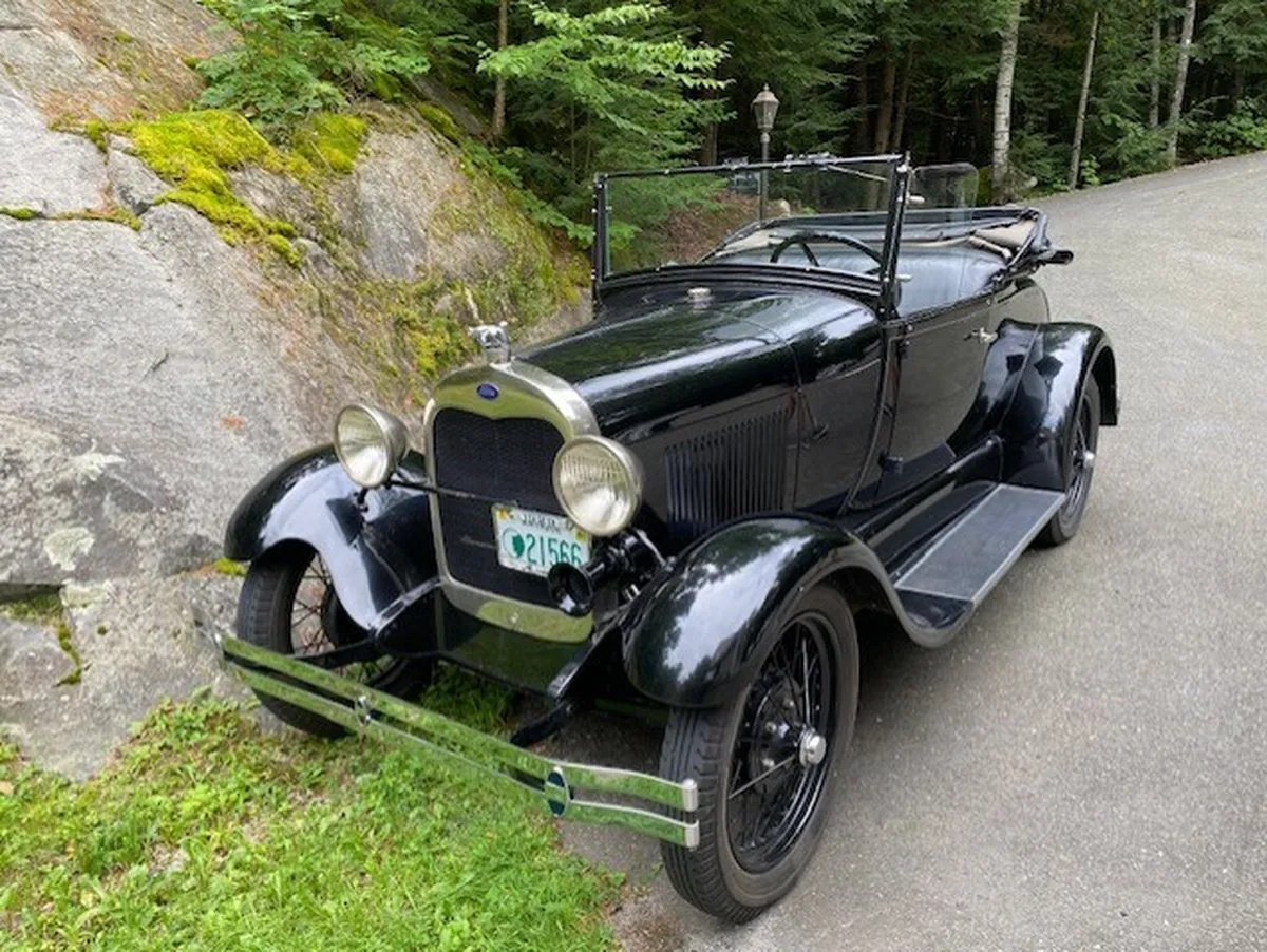 Ford-Model-a-1929-Black-Brown-Leather-5