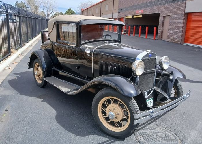 Ford-Model-a-1930-BlackTan-Top-Tan-2